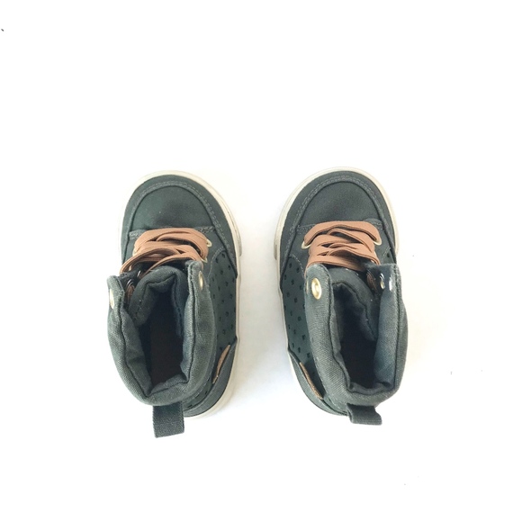 Old Navy Toddler Sneakers - Picture 6 of 8